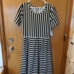 Large LuLaRoe Amelia nwt